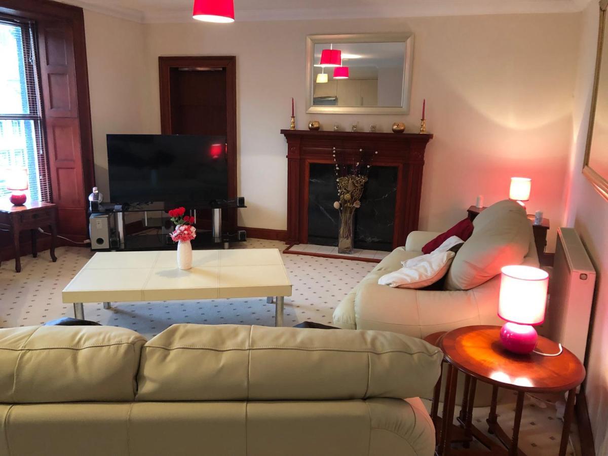 Executive Serviced Apartments 1 ฟอร์ฟาร์ ภายนอก รูปภาพ