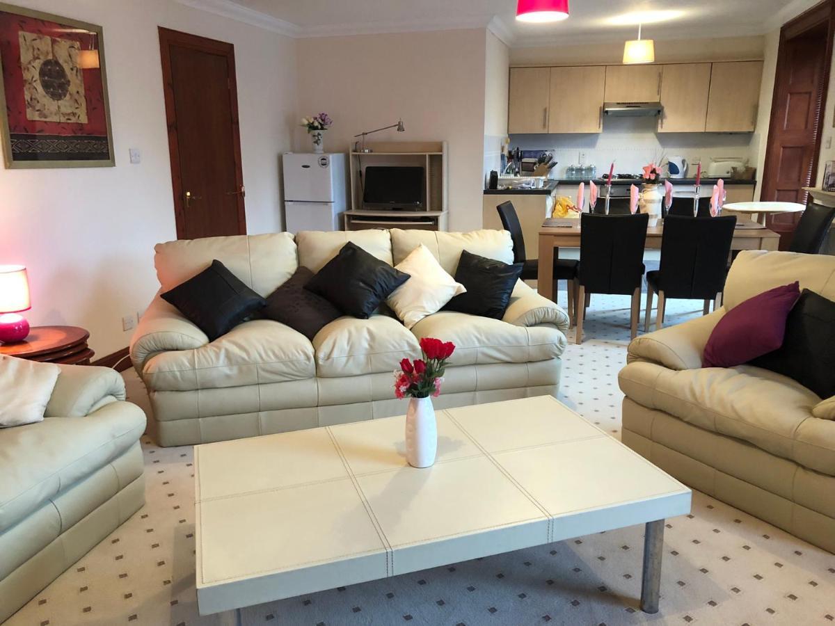 Executive Serviced Apartments 1 ฟอร์ฟาร์ ภายนอก รูปภาพ
