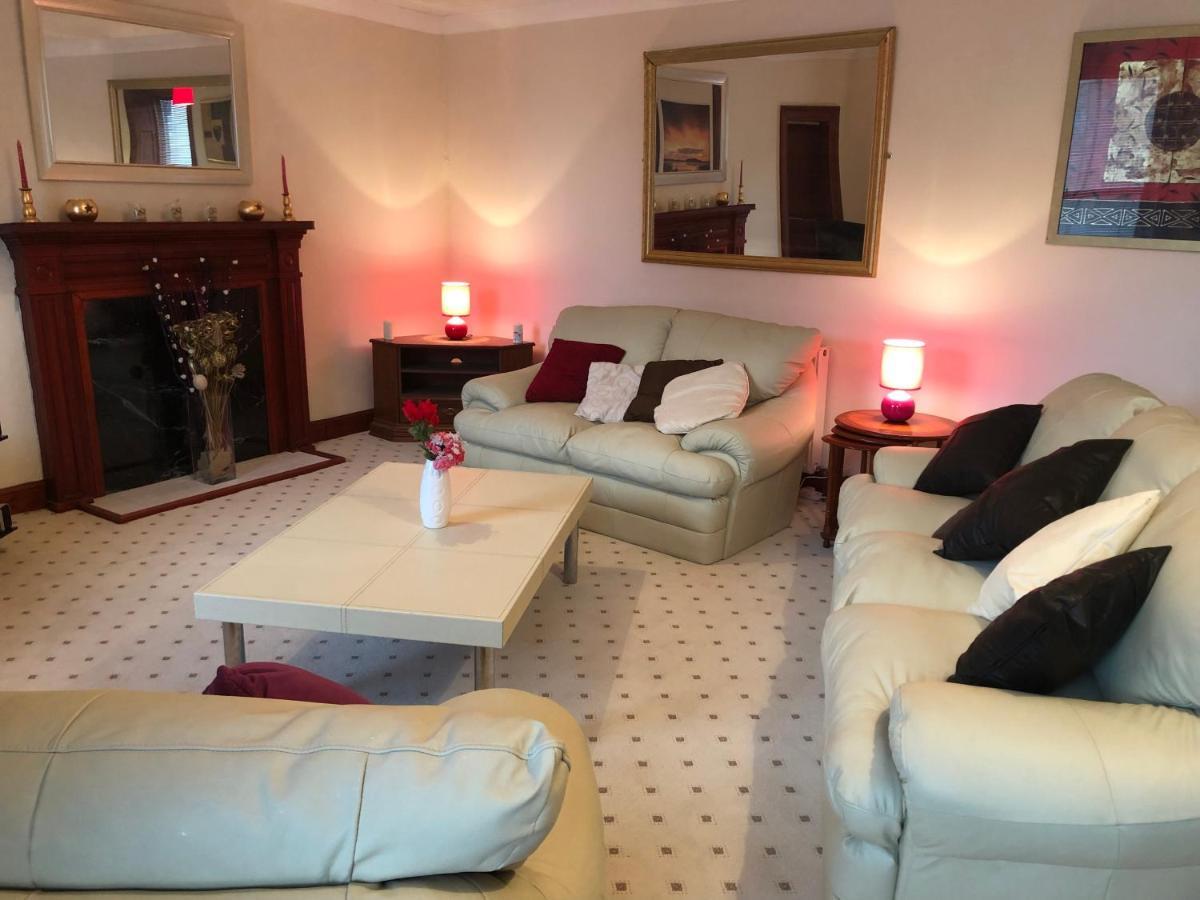 Executive Serviced Apartments 1 ฟอร์ฟาร์ ภายนอก รูปภาพ